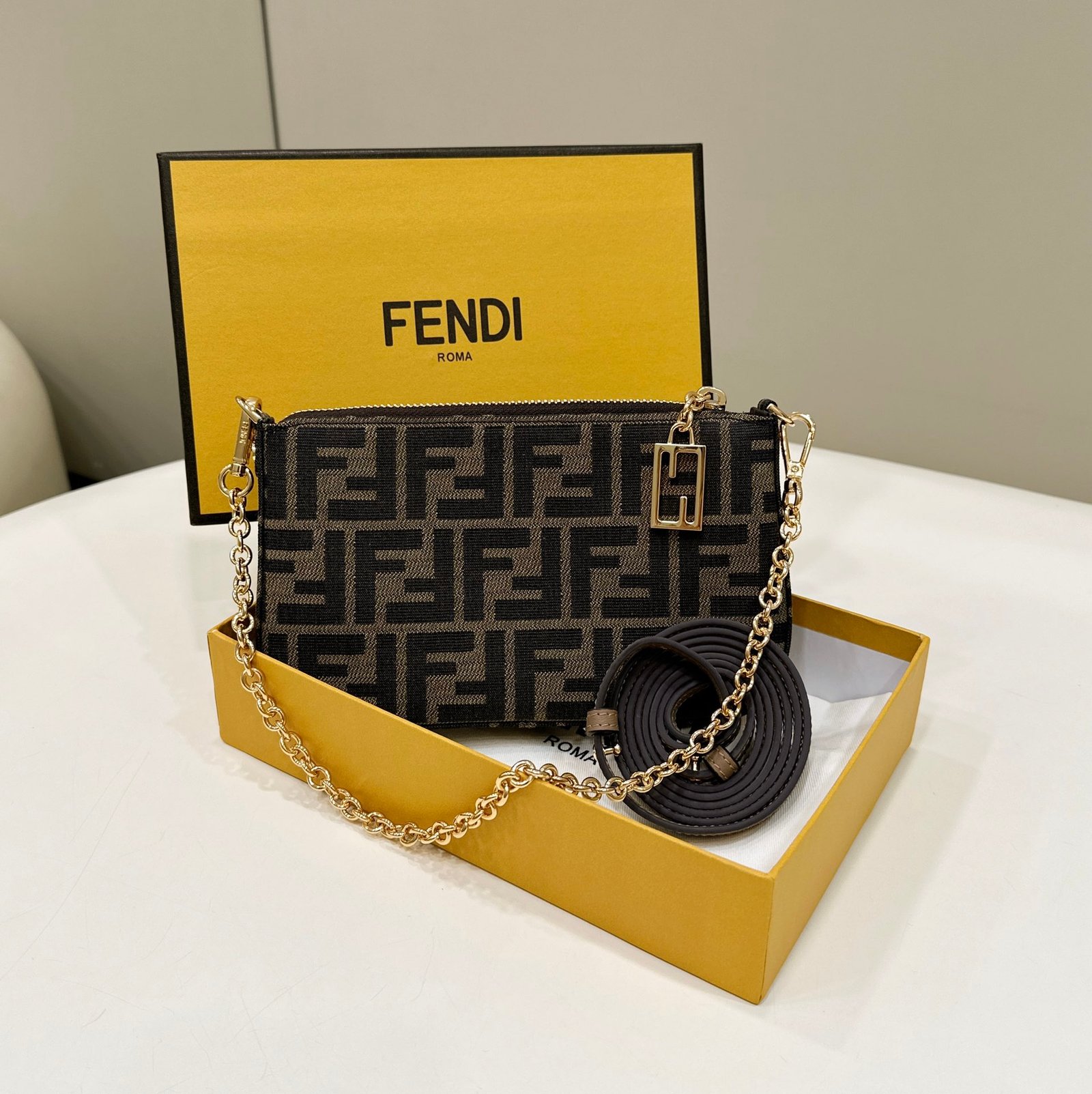 [FENDI/니콜] 바게트 체인 파우치
