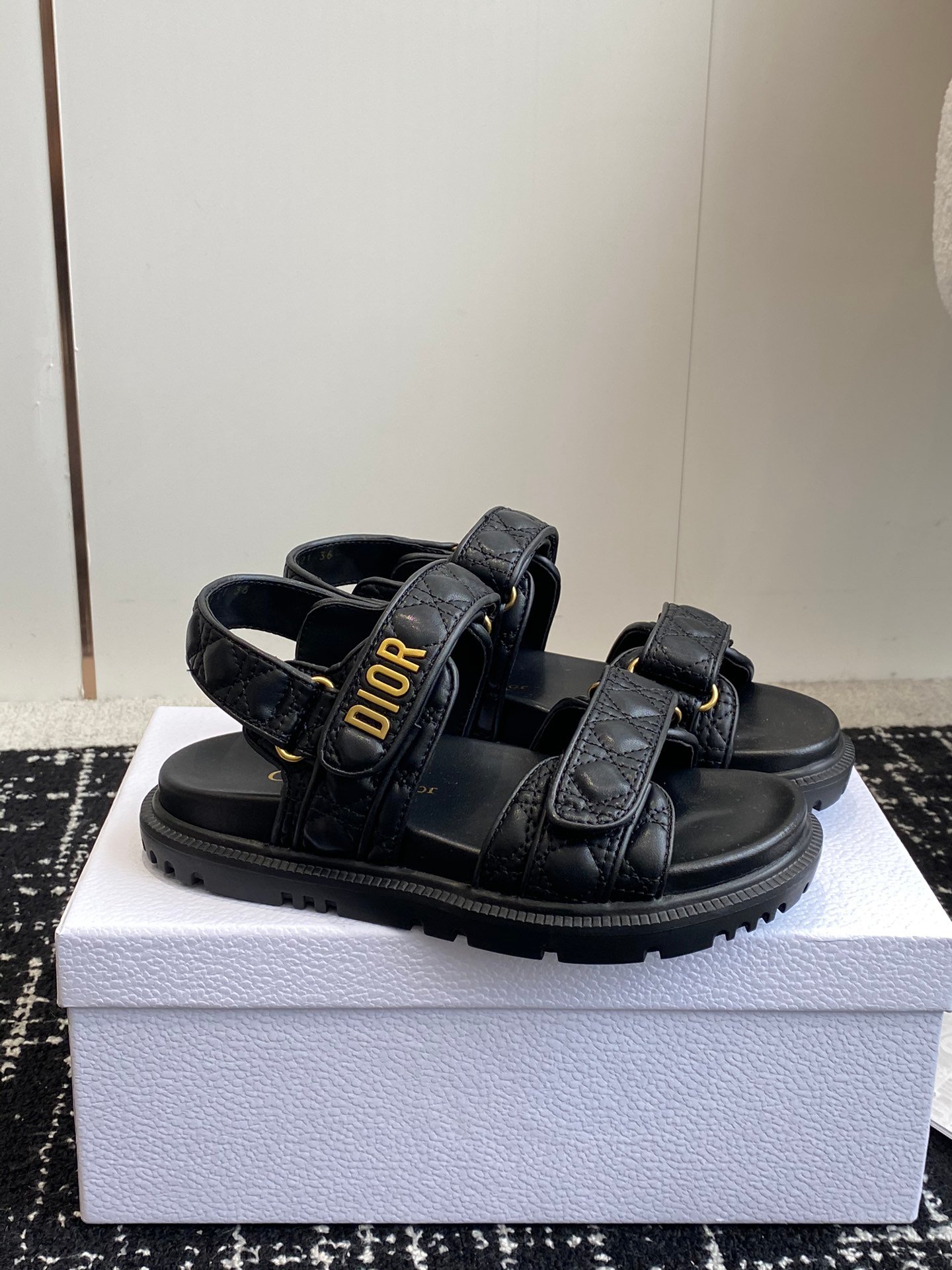 [DIOR/SA급] DIORACT 디올 액트 벨크로 뮬 슬리퍼