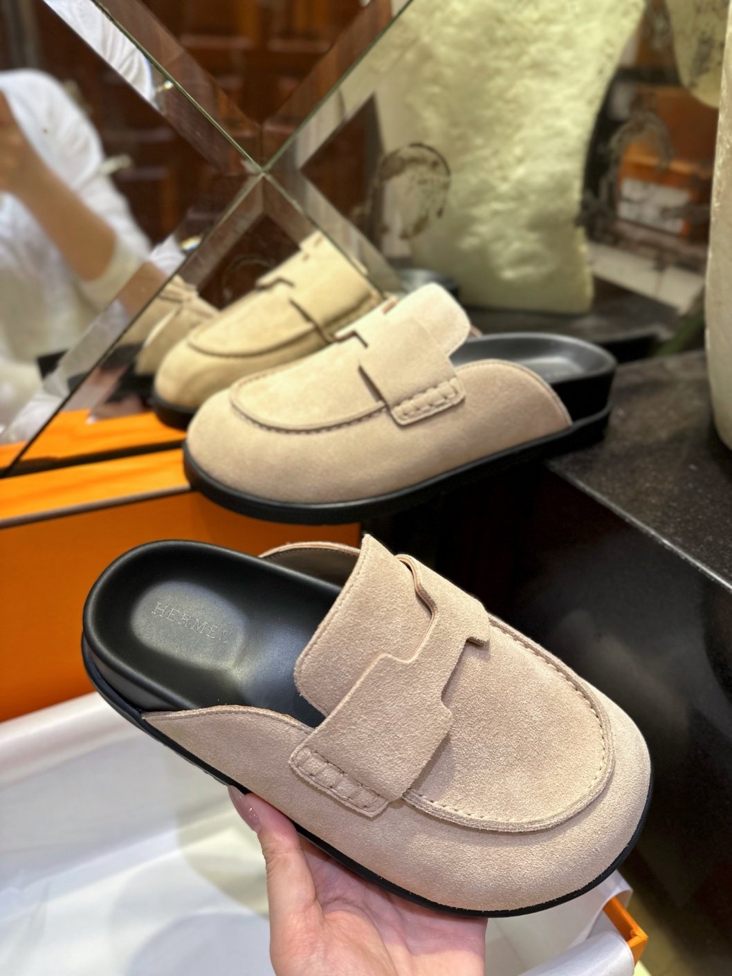 [에르메스/HELLO(해피계열)] 에르메스 고 뮬(스웨이드)