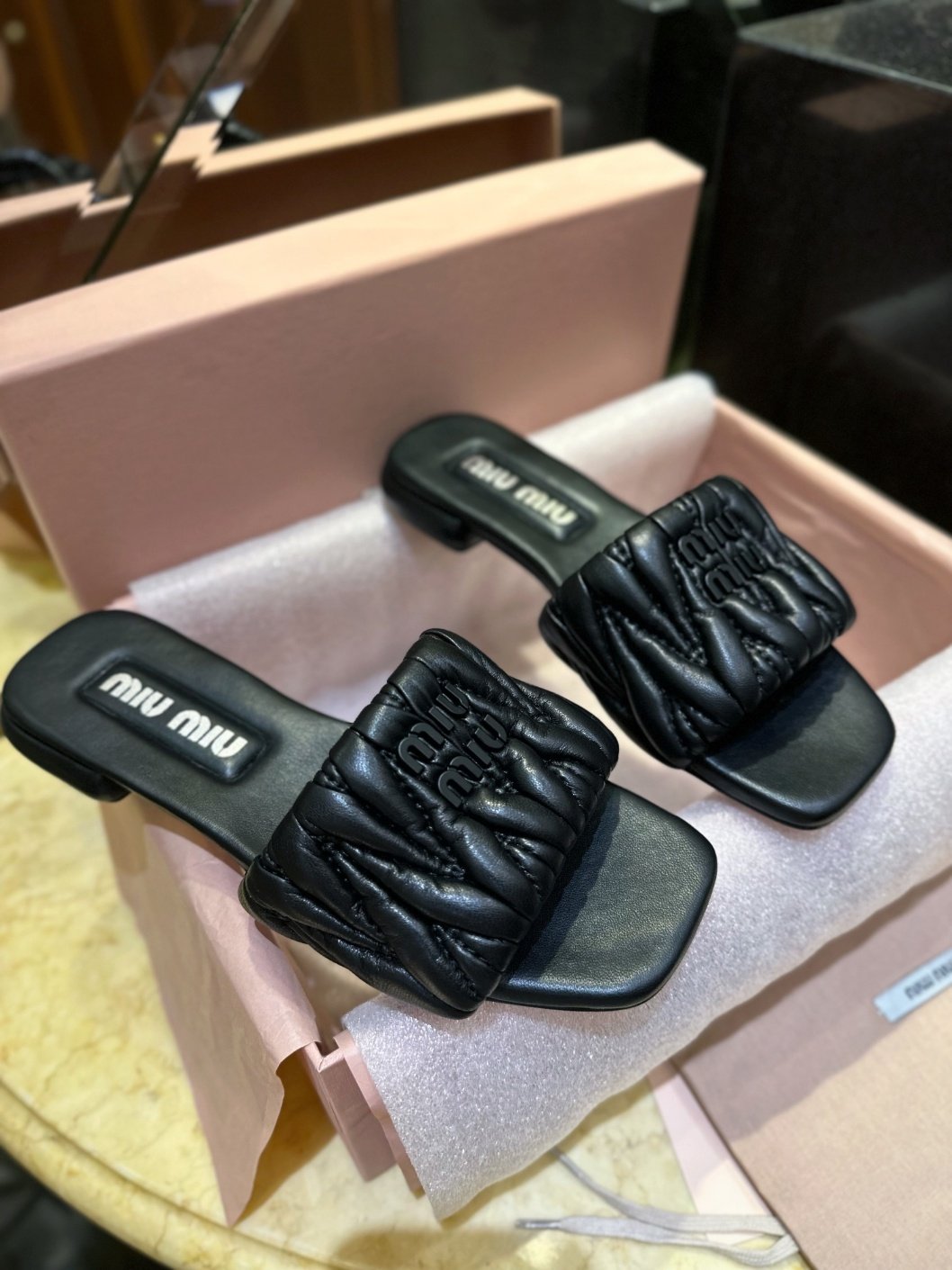 [miumiu/HELLO(해피계열)]  미우미우 마테라쎄 나파 가죽 뮬