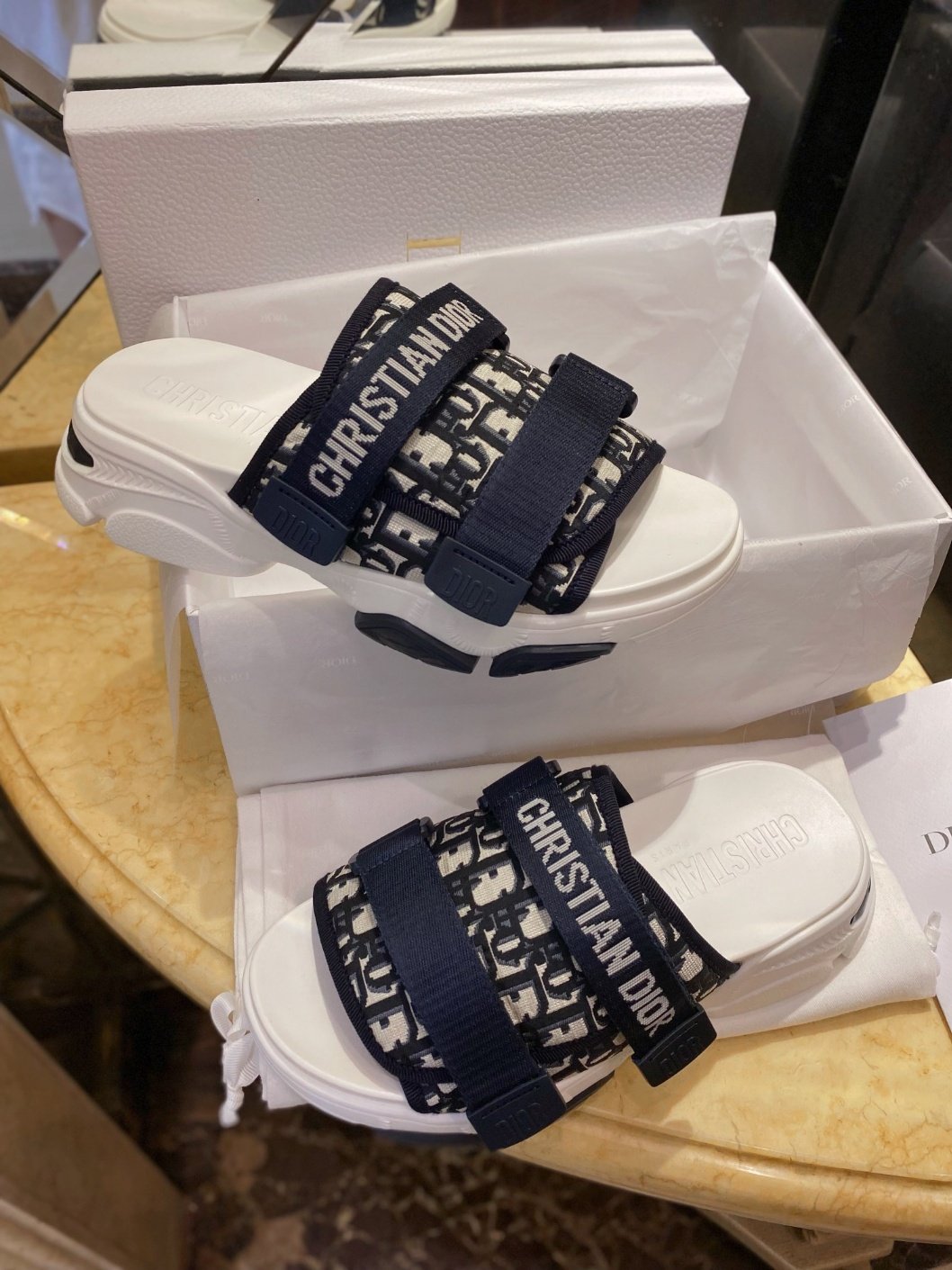 [DIOR/HELLO(해피계열)] 디올 오블리크 디 원더 뮬