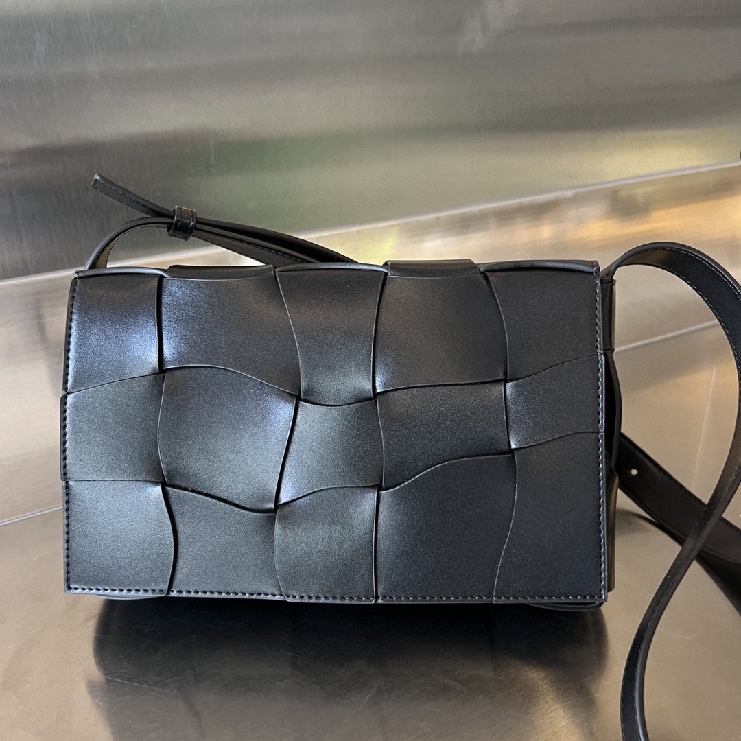 [BOTTEGA VENETA/JING] 웨이브 카세트백