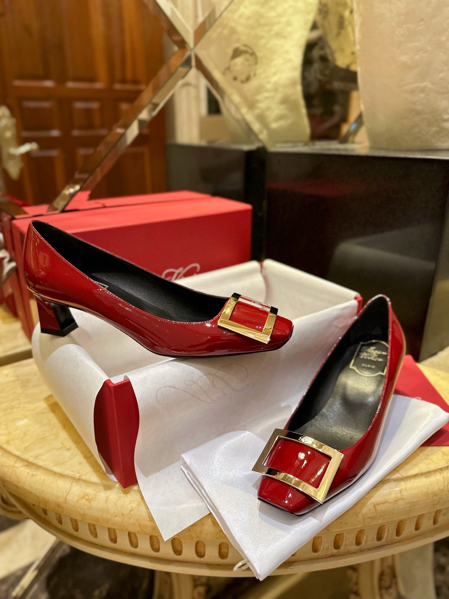 [RV/HELLO(해피계열)] 로저비비에 트럼펫 펌프스 (4.5cm)