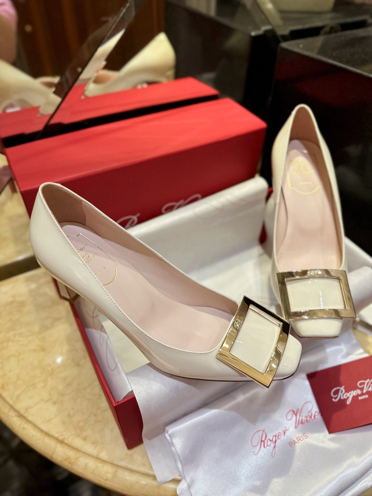 [RV/HELLO(해피계열)] 로저비비에 트럼펫 펌프스 (7cm)